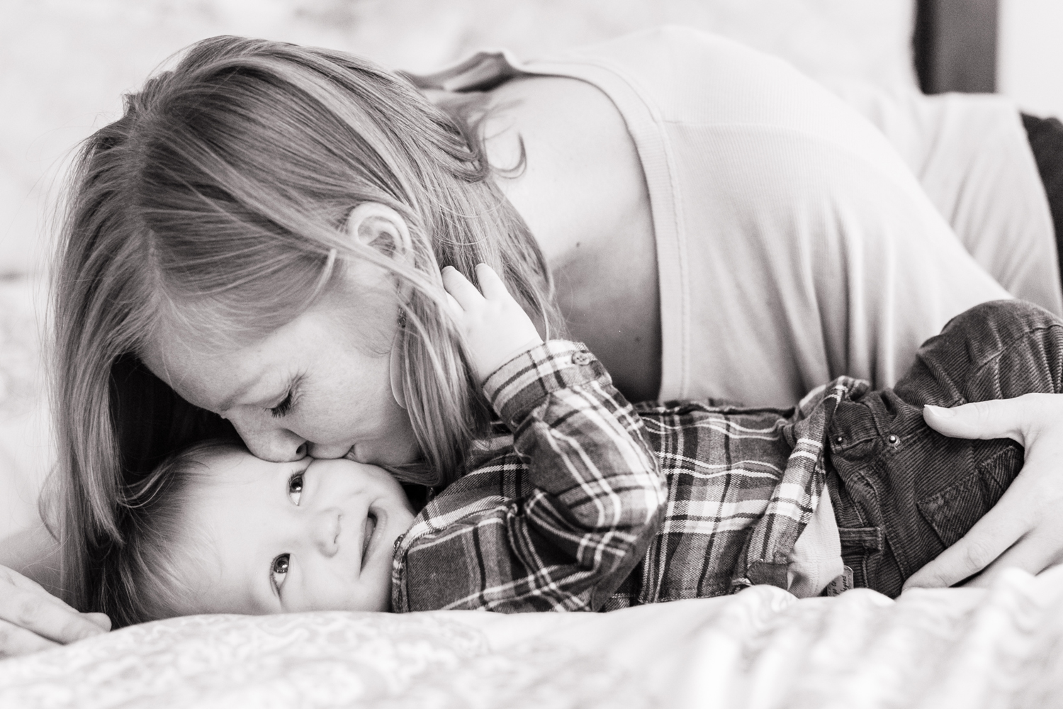 mama-kisses-baby